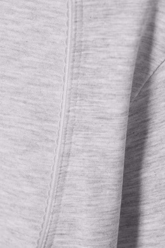 Футболка с узкими рукавами до локтя