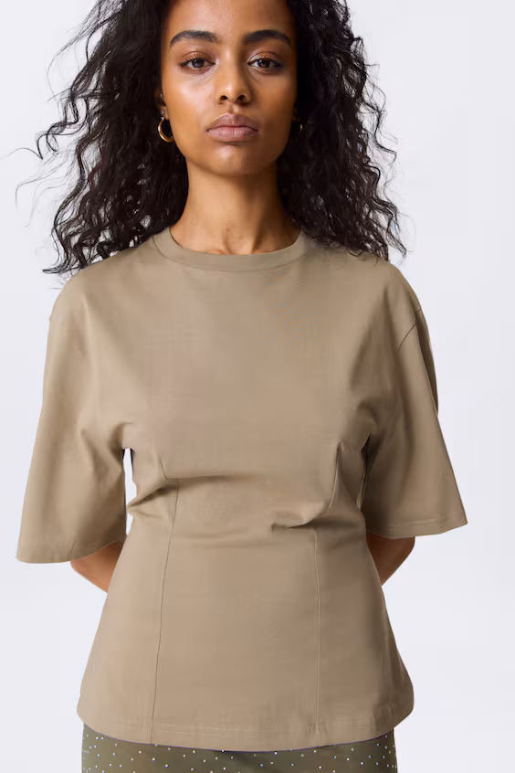 Футболка slim fit с деталями складки