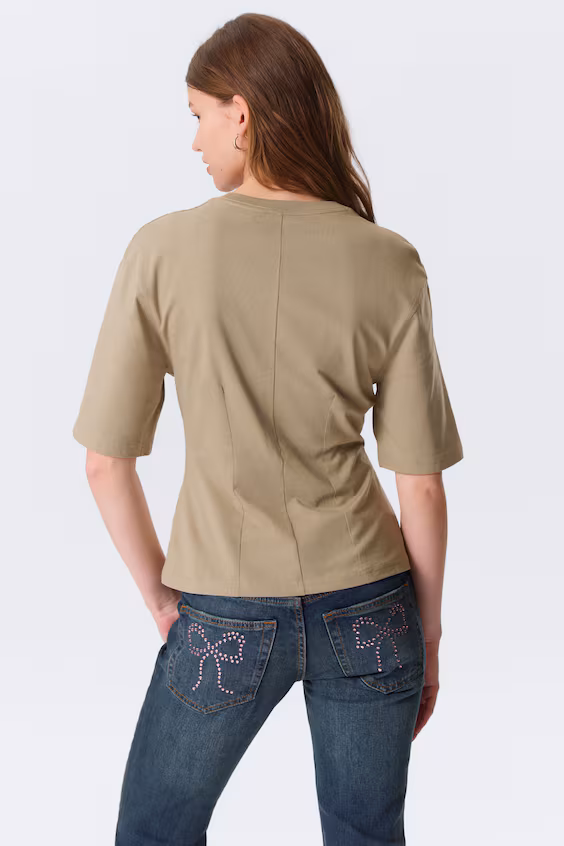 Футболка slim fit с деталями складки