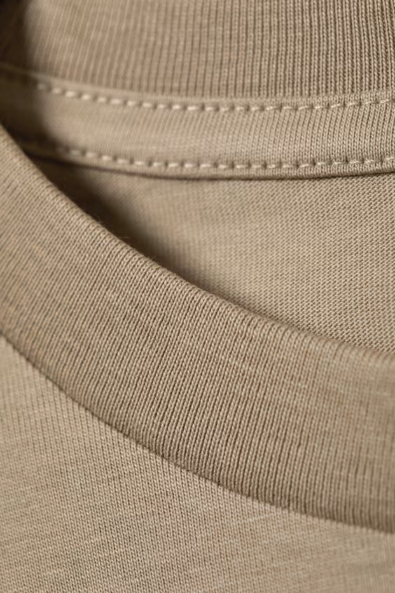 Футболка slim fit с деталями складки