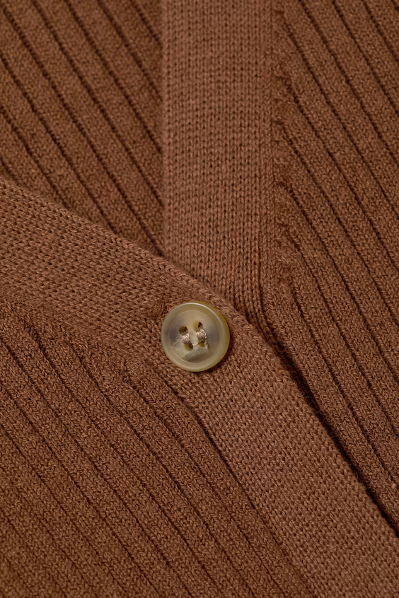 Кардиган из тонкой вязаной ткани с вырезом лодочкой