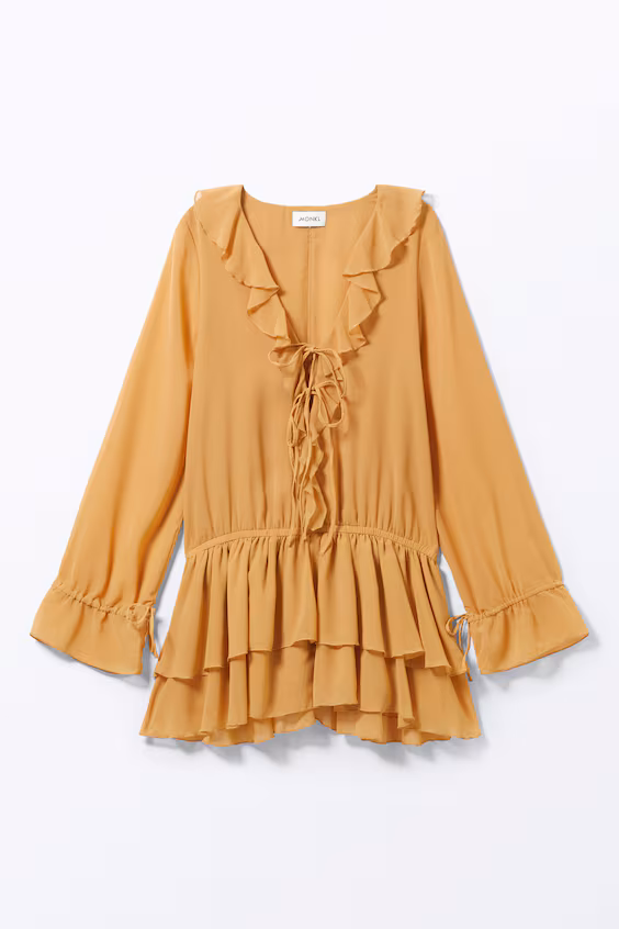 Мини-платье с вырезом лодочкой и оборками