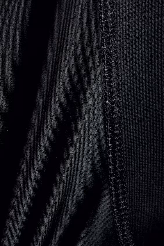 Джинсы с расклешенными штанинами на запах