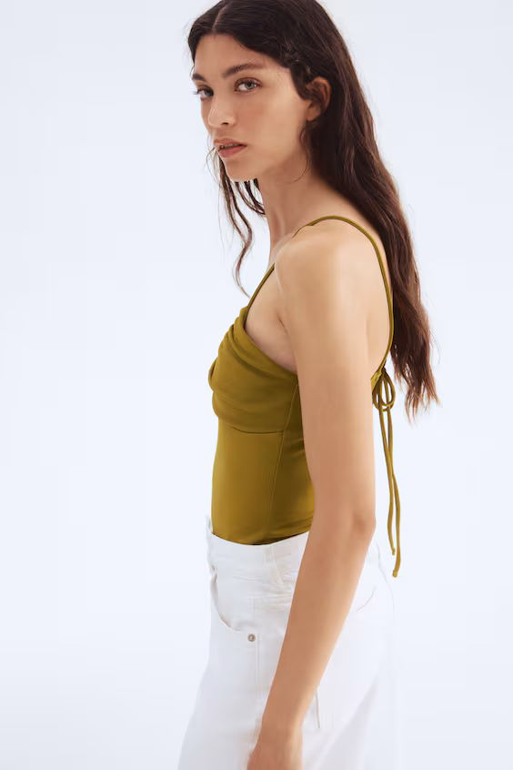 Топ-боди на бретелях