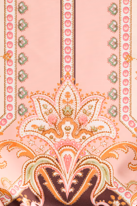 Купальник с уплотненными чашечками и открытым плечом