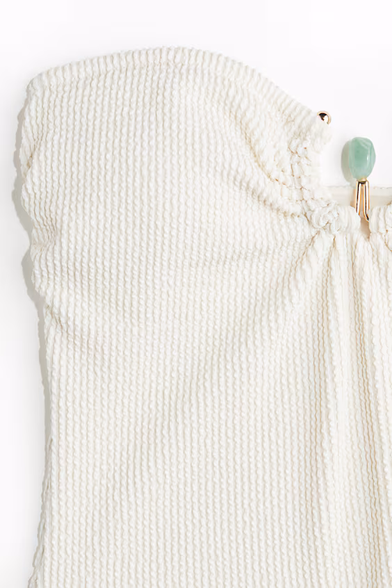 Купальник бандо с уплотненными чашками