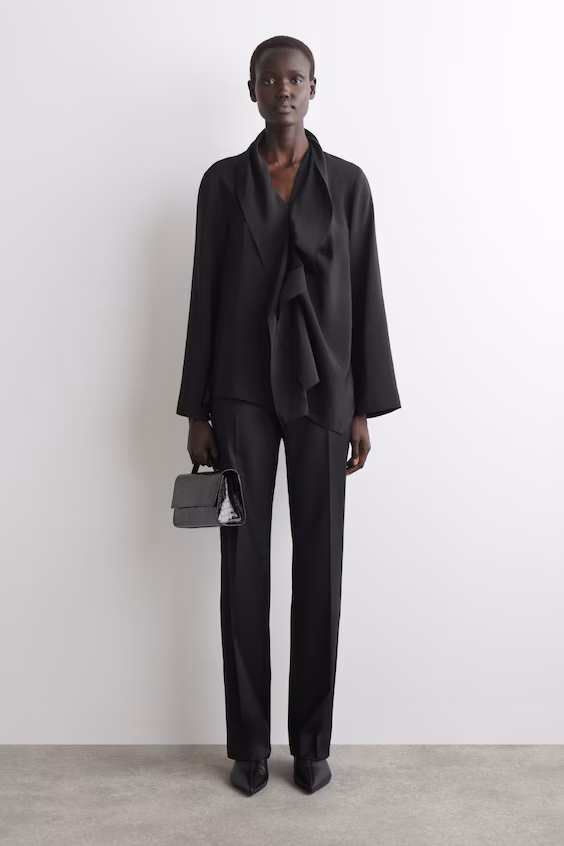 Блуза с драпировкой и оборками