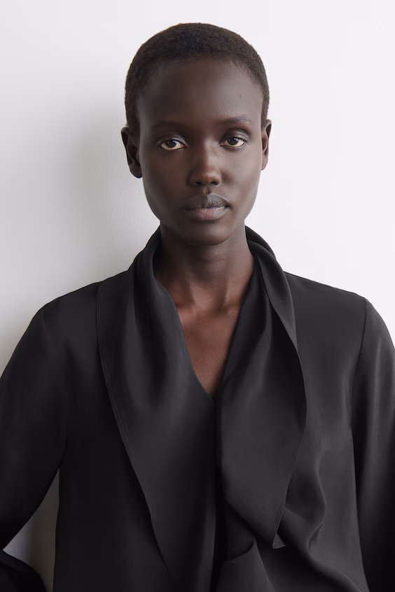 Блуза с драпировкой и оборками