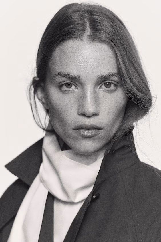 Короткий тренч из хлопка с поясом