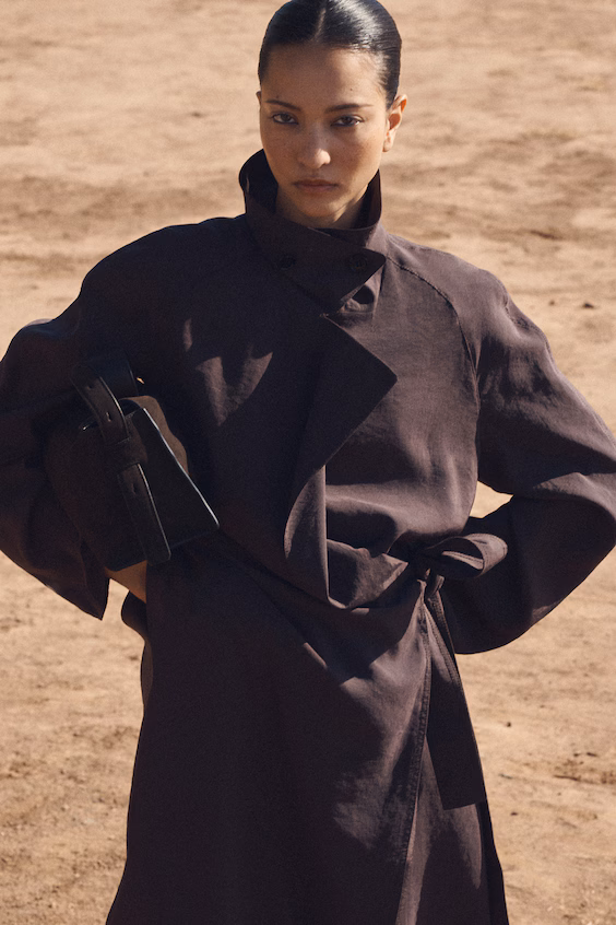 Миди платье в стиле платья-секретки с элементами утилитарного стиля