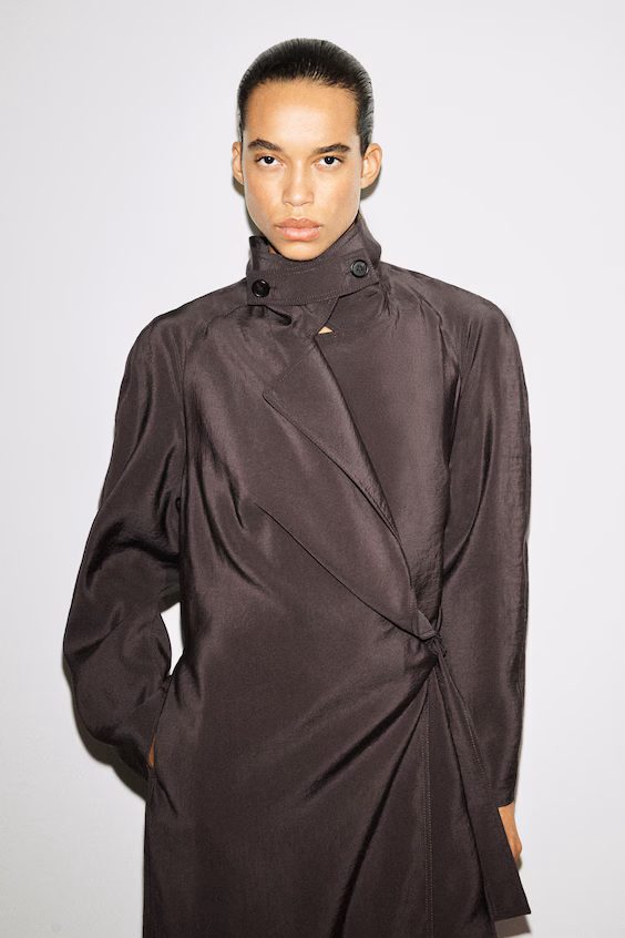 Миди платье в стиле платья-секретки с элементами утилитарного стиля