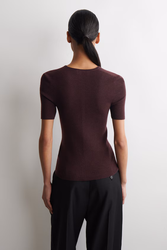 Свитер из мериносовой шерсти без швов