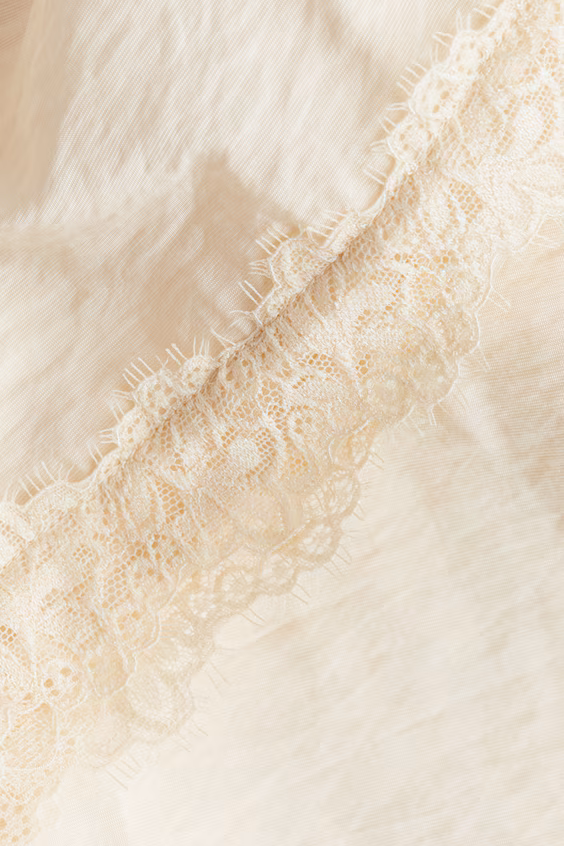 Брюки с завязкой и кружевом