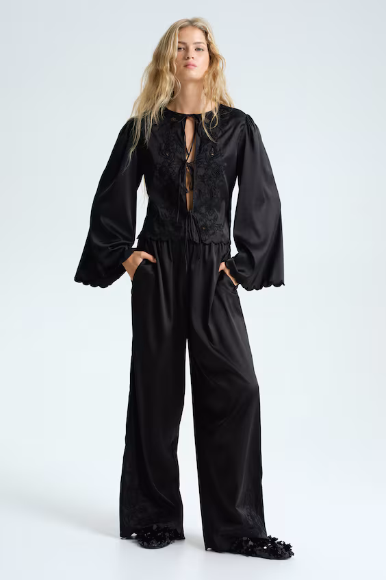 Блуза из атласа с завязками