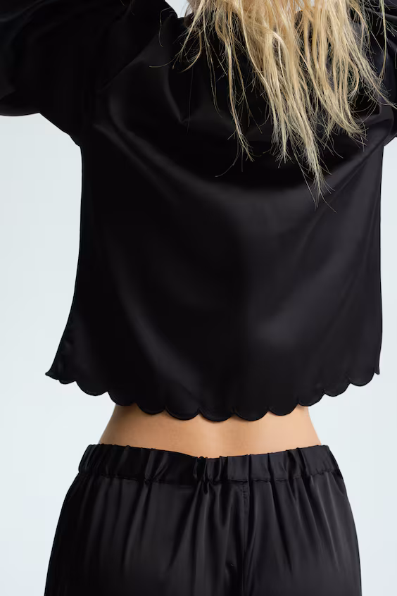 Блуза из атласа с завязками