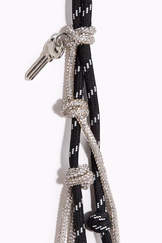 Aксессуар для чемодана из шнуров