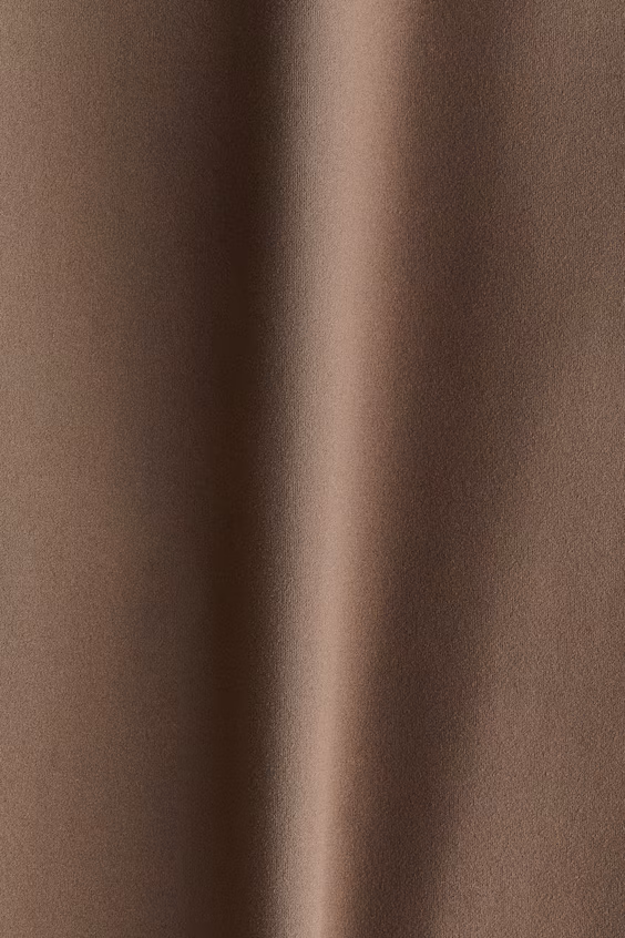 Брюки с расклешёнными штанинами и тканью four-way stretch