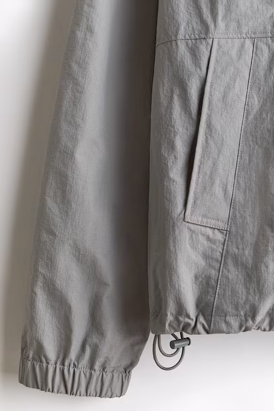 Ветровка из водоотталкивающего нейлона