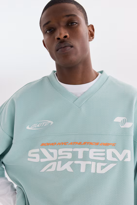 Футболка из сетчатой ткани с принтом свободного кроя