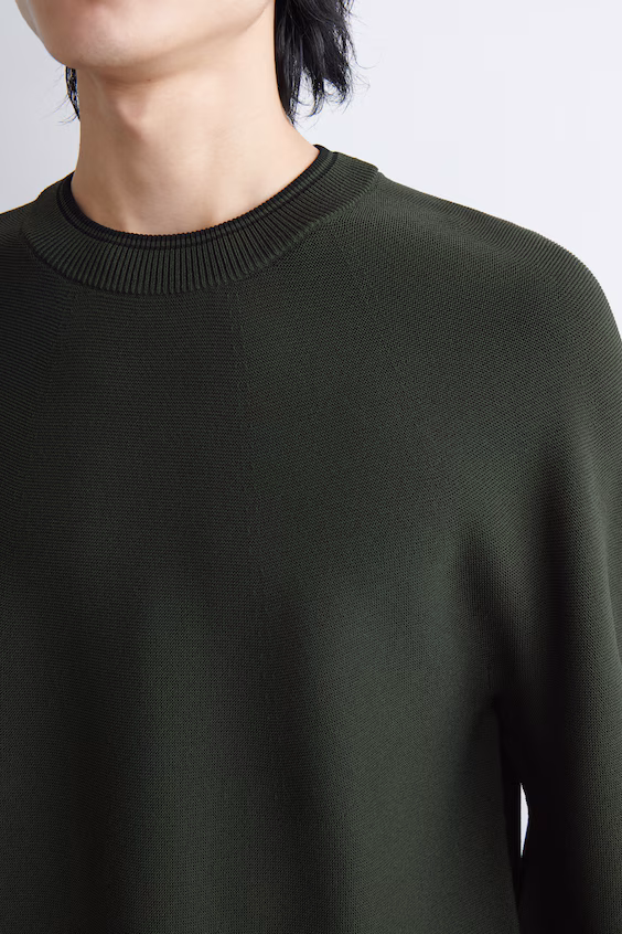 Свитер с округлым вырезом и контрастной отделкой