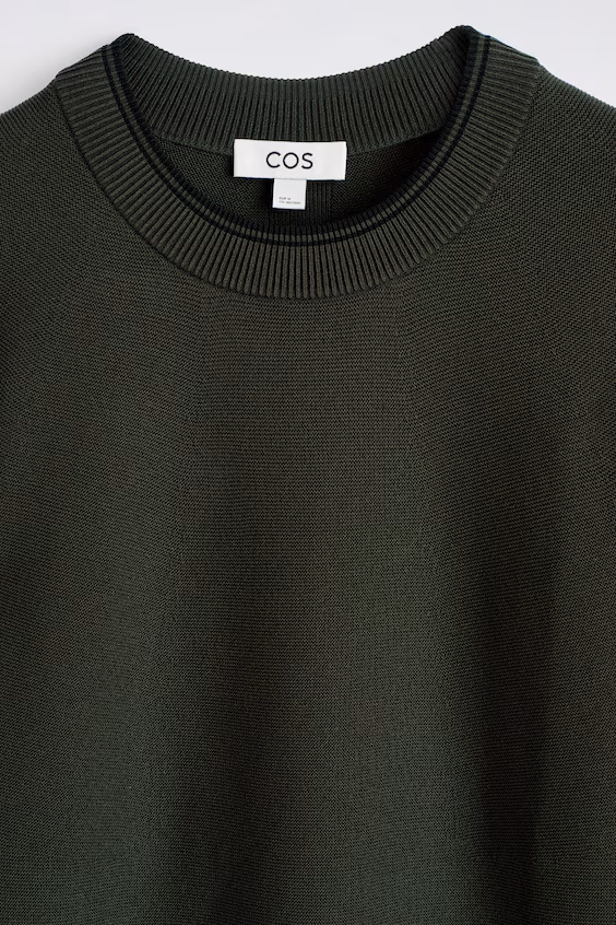 Свитер с округлым вырезом и контрастной отделкой