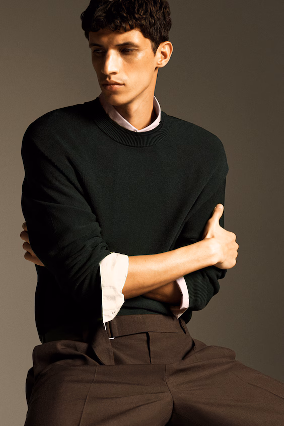 Свитер с округлым вырезом и контрастной отделкой