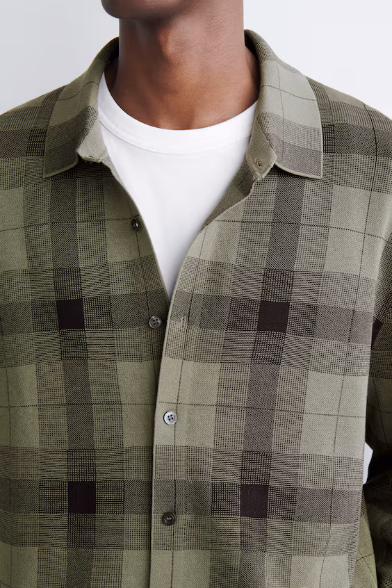 Легкая рубашка из хлопковой ткани