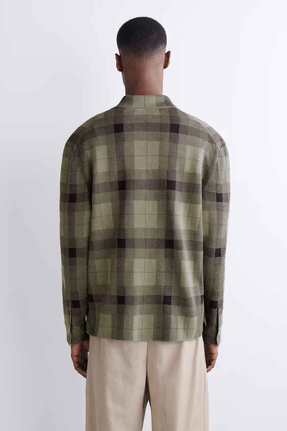 Легкая рубашка из хлопковой ткани