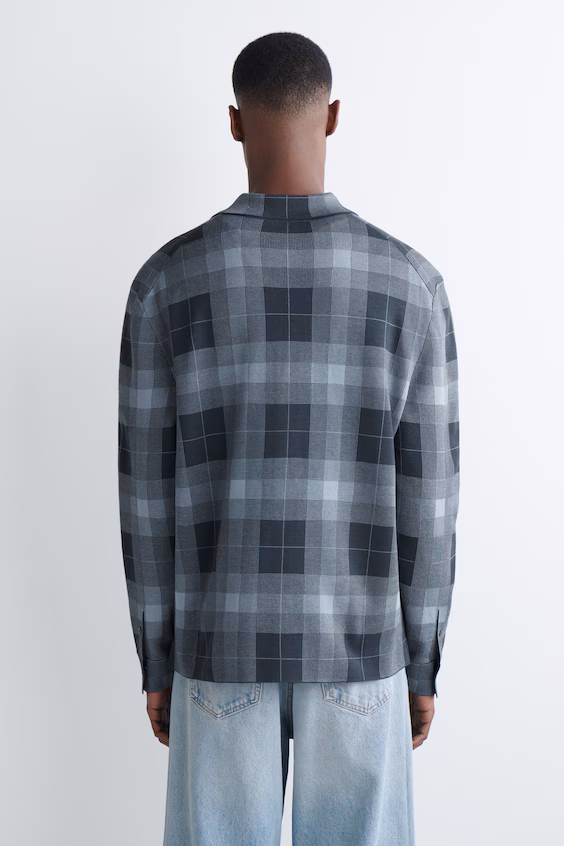 Легкая рубашка из хлопковой ткани