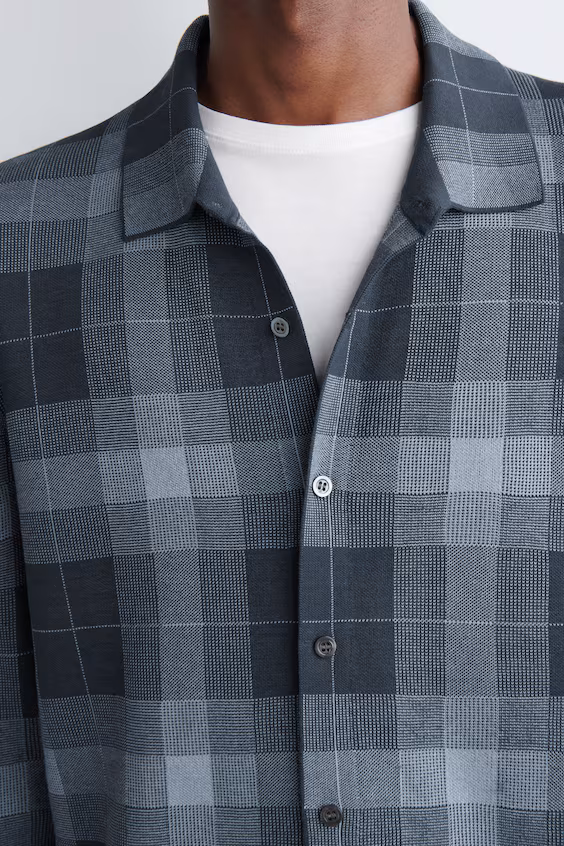 Легкая рубашка из хлопковой ткани