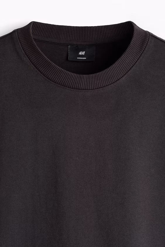 Футболка с квадратным силуэтом oversized fit