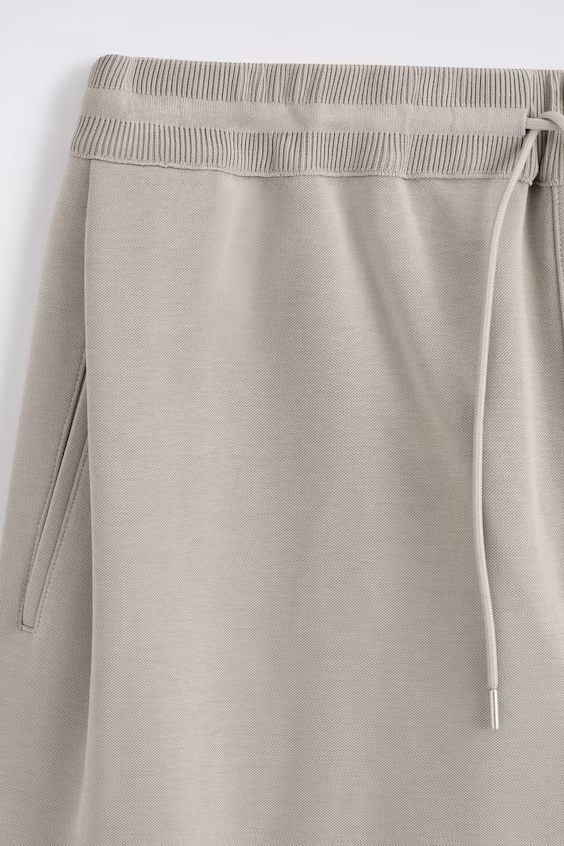 Брюки-джоггеры из пике из хлопка с широким покроем и штанинами в форме бочки