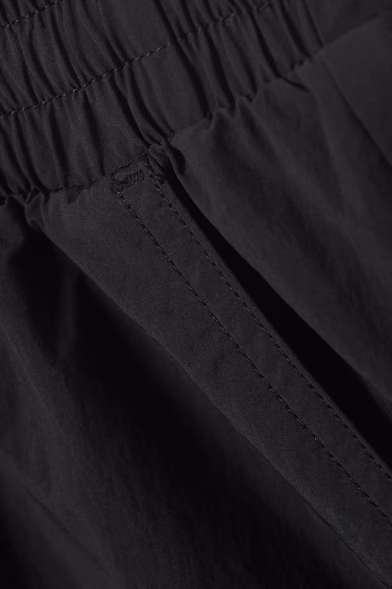 Широкие нейлоновые брюки средней посадки