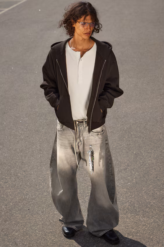 Толстовка с молнией и свободным кроем