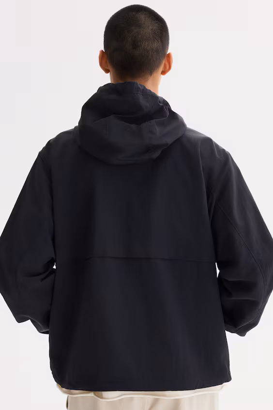 Ветровка из водоотталкивающего нейлона