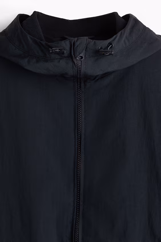 Ветровка из водоотталкивающего нейлона