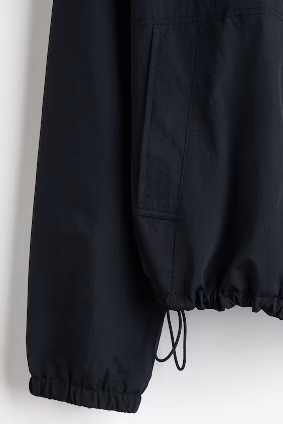 Ветровка из водоотталкивающего нейлона