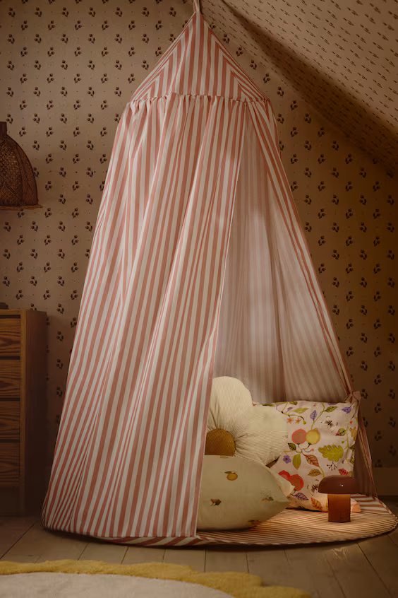 Полосатый уголок для чтения