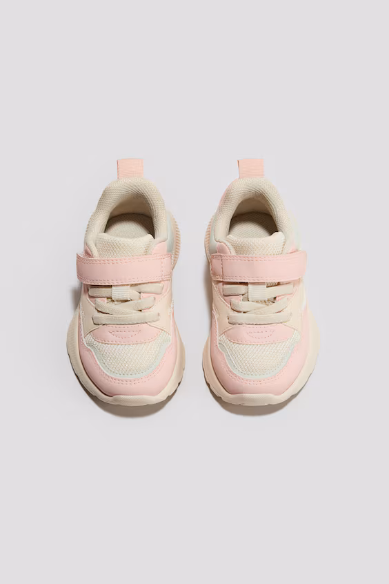 Кроссовки из сетчатого материала