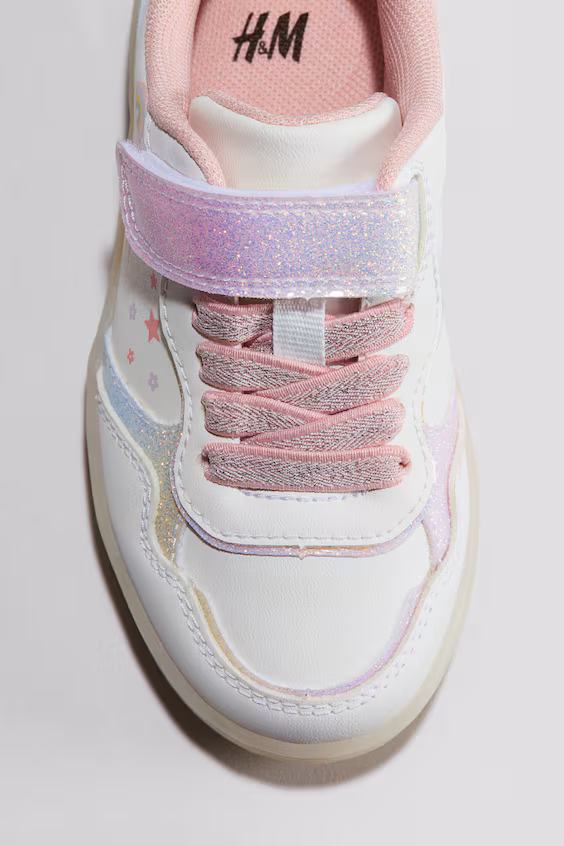 Кроссовки с мигающими огоньками