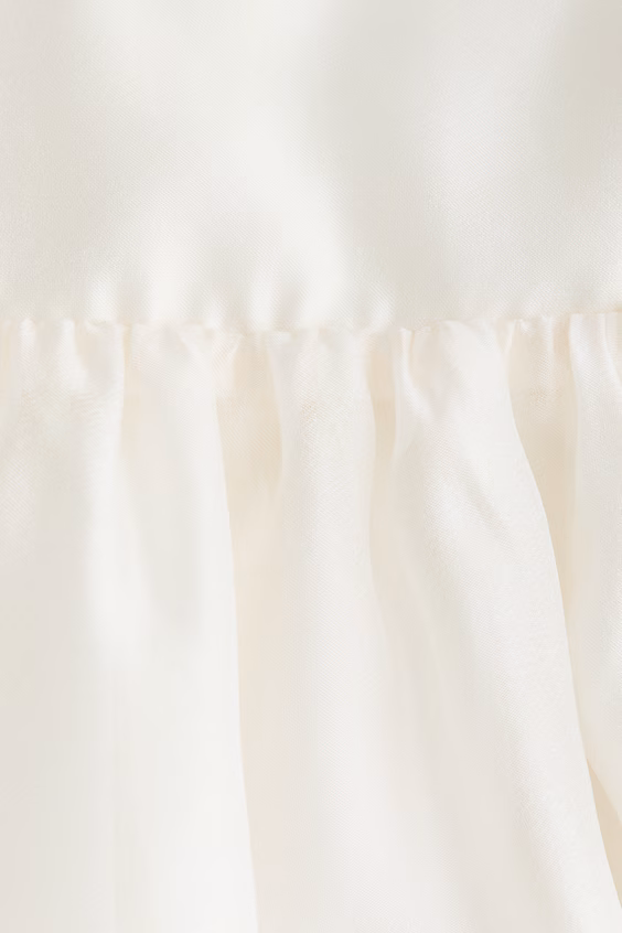 Платье из атласа