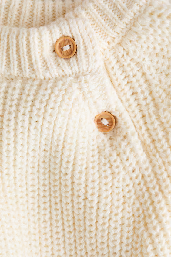 Свитер с узорами