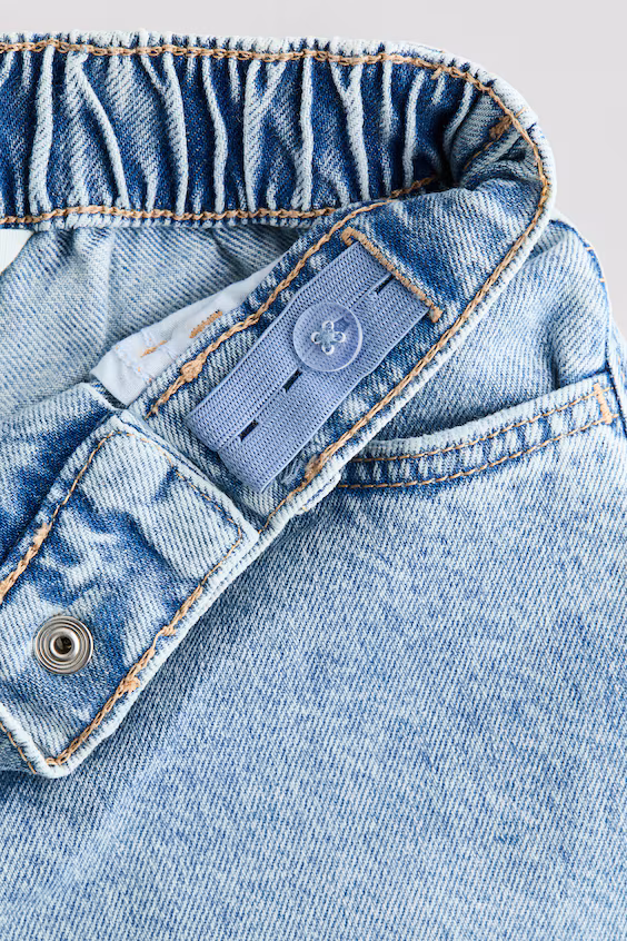 Джинсы бочонкового кроя с широким кроем