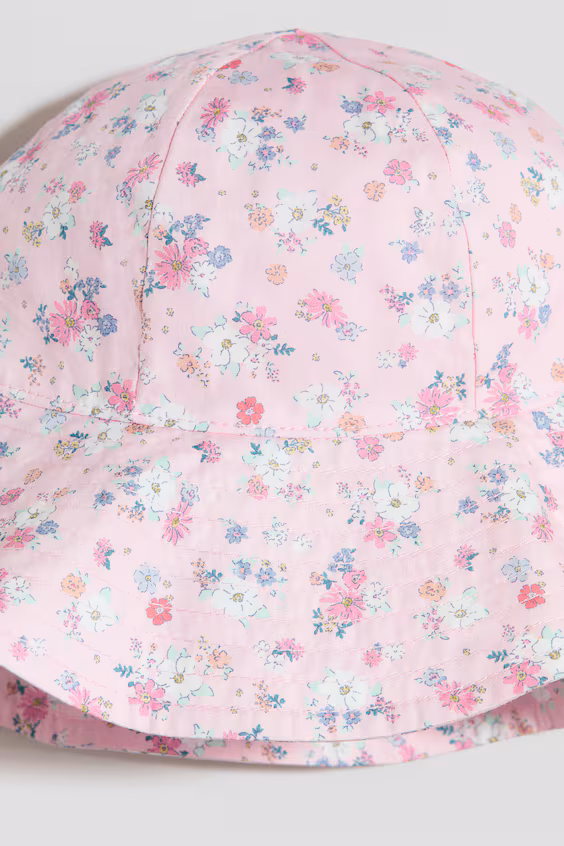 Солнечная шляпа с широким козырьком в принт