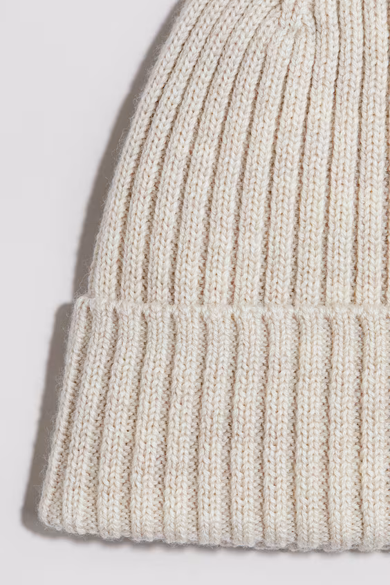 Шапка из шерсти