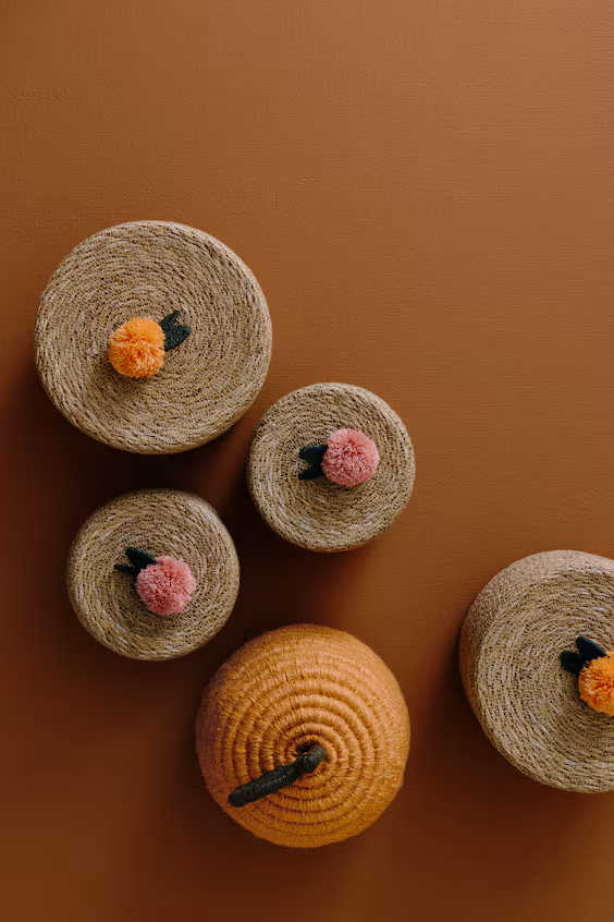 Коробка для хранения из морской травы с помпоном