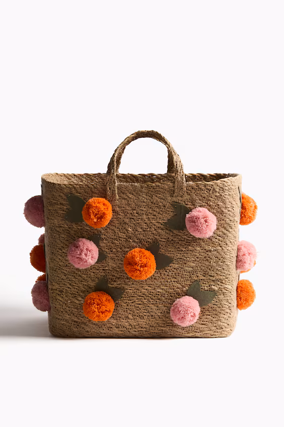 Корзина для хранения из морской травы с помпонами