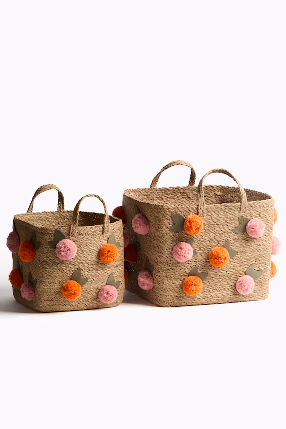 Корзина для хранения из морской травы с помпонами