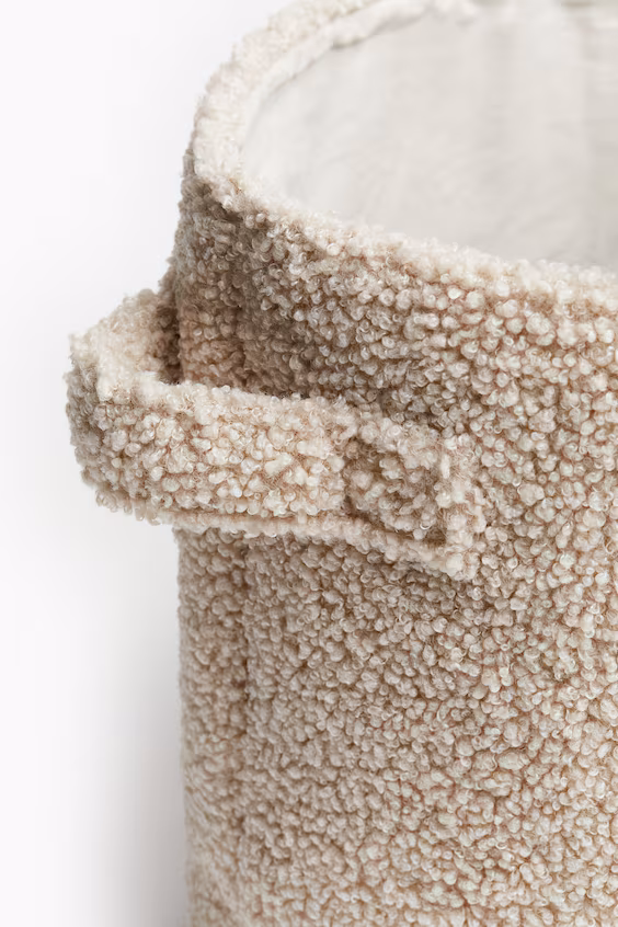 Маленькая корзина для хранения из мягкого плюша