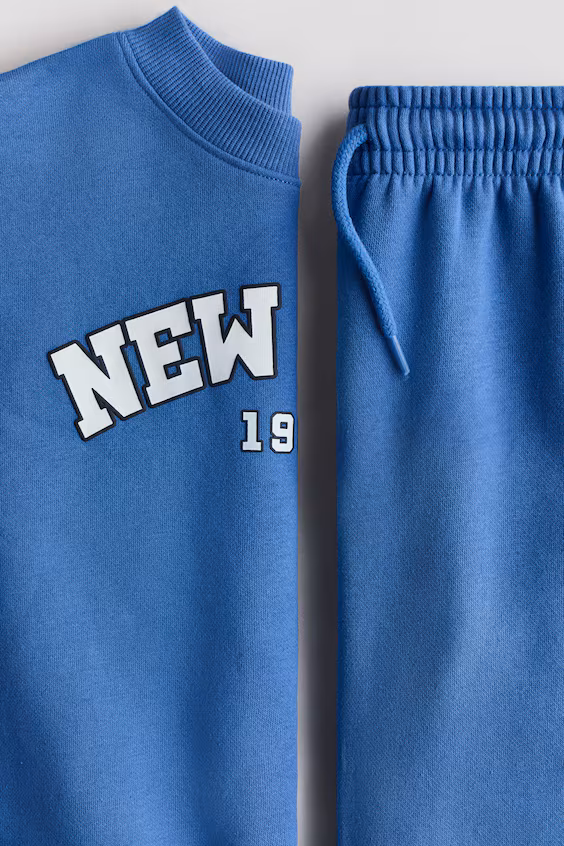 Костюм из свитшота и брюк-джоггеров